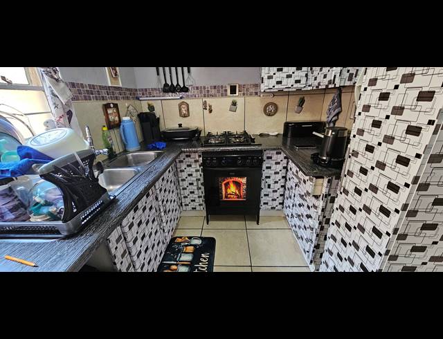 2 BEDROOM TOWNHOUSE FOR SALE IN SOUTH CREST